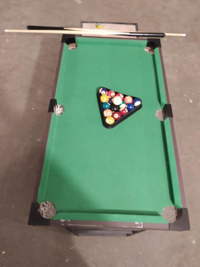 Tente de luxe Wine And Beer Club House Cellar With Ping Pong, Karaoke, Board Games, Lan Party, Bike Lending Cool Service