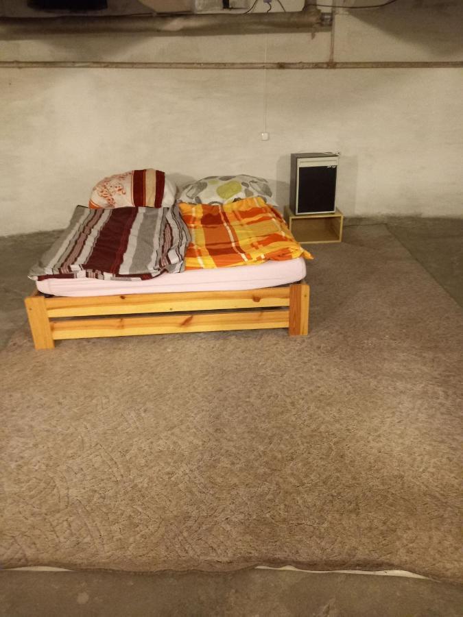 Wine And Beer Club House Cellar With Ping Pong, Karaoke, Board Games, Lan Party, Bike Lending Cool Service Tente de luxe Prague
